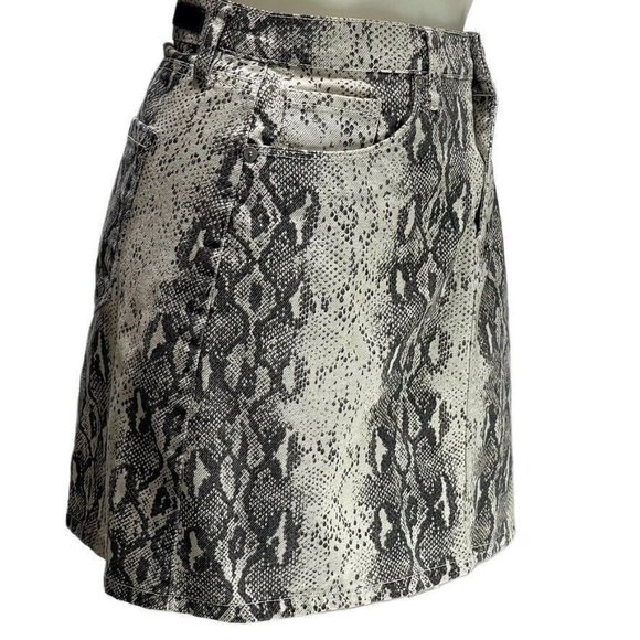 BLANK NYC Skirt B&W Reptile Print Denim Mini 5 pocket Styling Women's Size 29 - Picture 5 of 12
